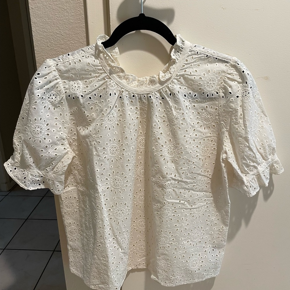 Madewell Embroidered Eyelet Ruffle-Neck Keyhole Top in small
